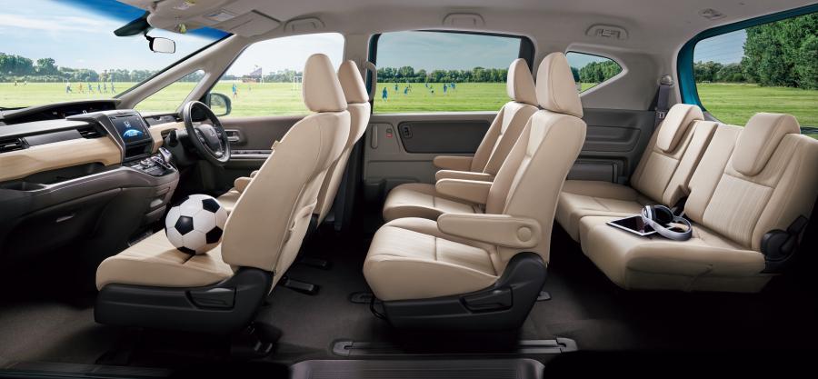 Интерьер Honda Freed Hybrid 2016 года  (фото 11 из 16)